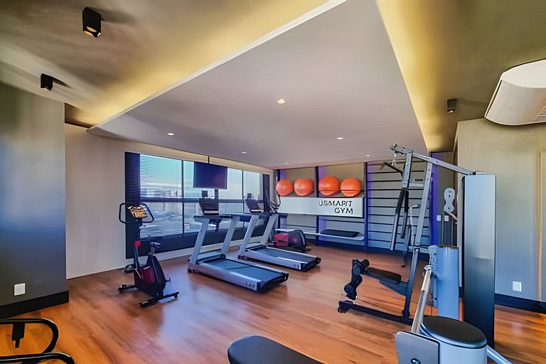 Luxo | Gym | Coworking | WiFi 1Gb | Beira-Mar 4min
