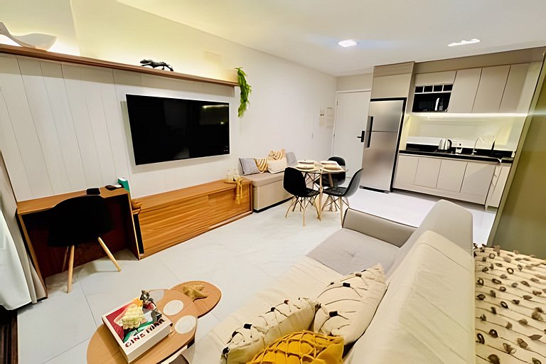 Luxo | Gym | Coworking | WiFi 1Gb | Beira-Mar 4min