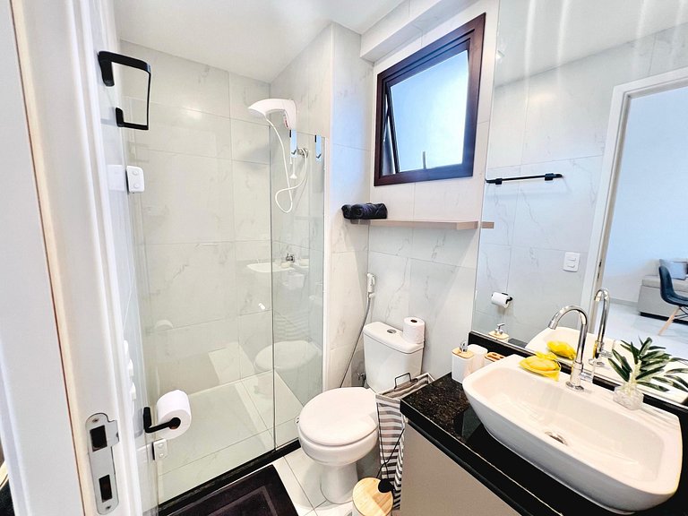 Luxo | Gym | Coworking | WiFi 1Gb | Beira-Mar 4min